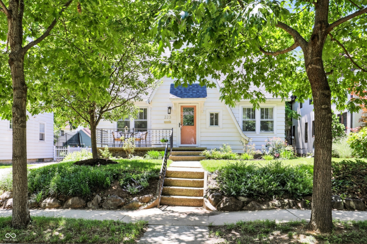 Listing Image 4