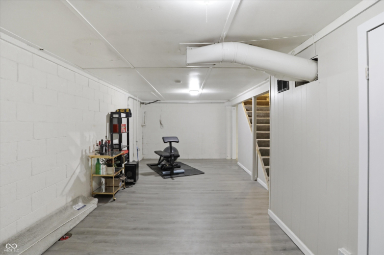 Listing Image 33