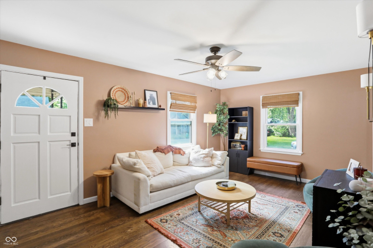 Listing Image 6