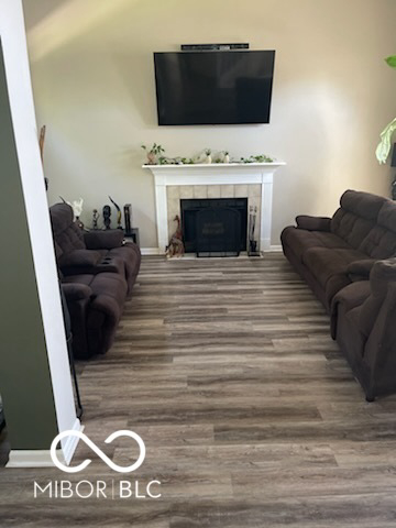 Listing Image 4