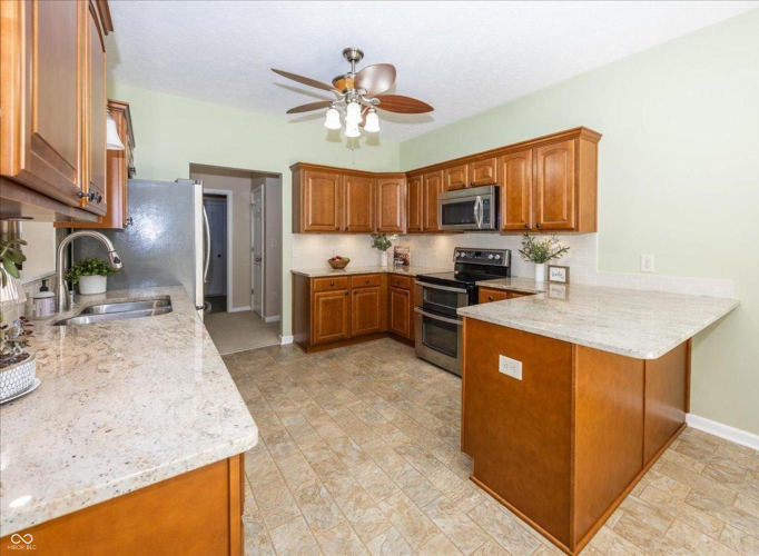 Listing Image 4