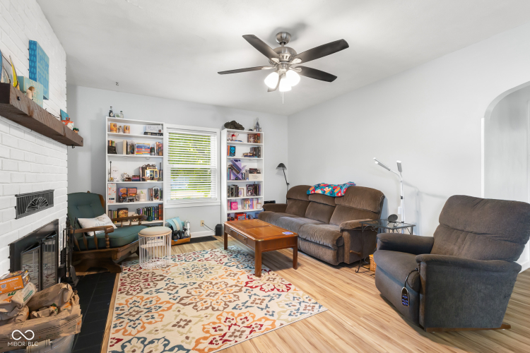 Listing Image 12