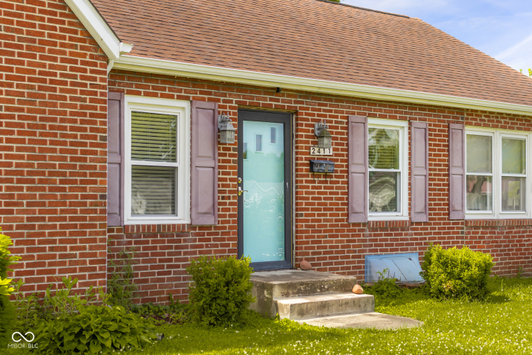 Listing Image 4