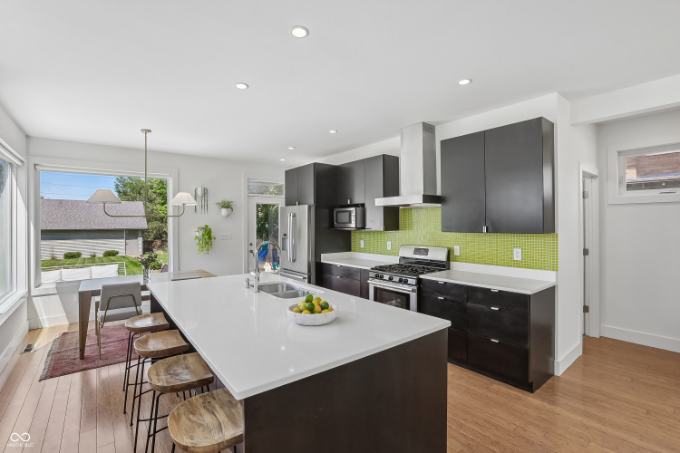 Listing Image 12