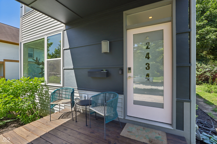 Listing Image 4