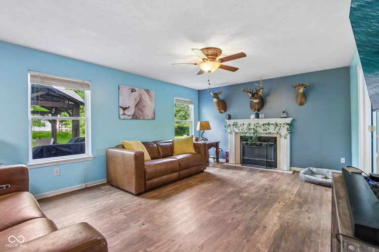 Listing Image 6