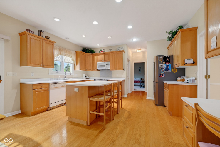 Listing Image 11