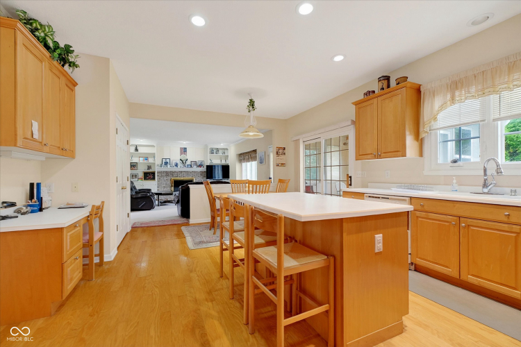 Listing Image 14