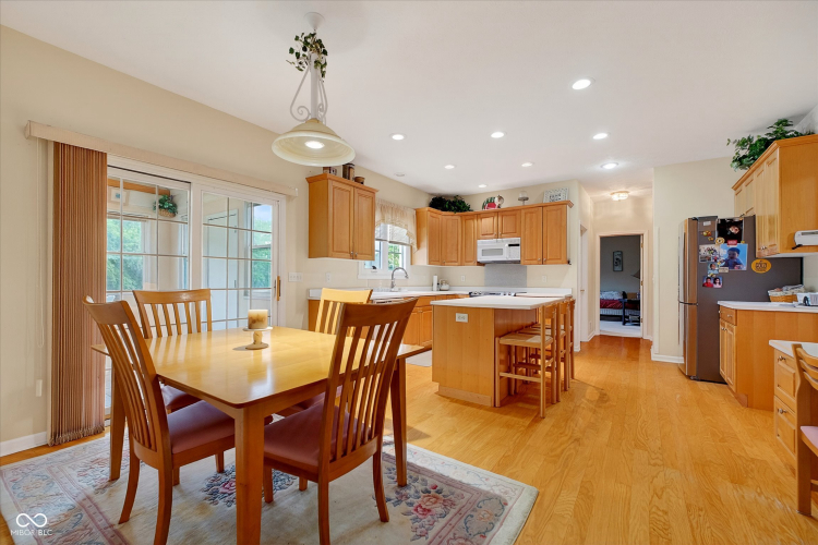 Listing Image 9