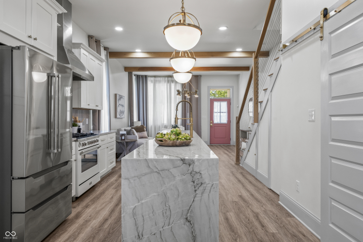 Listing Image 10
