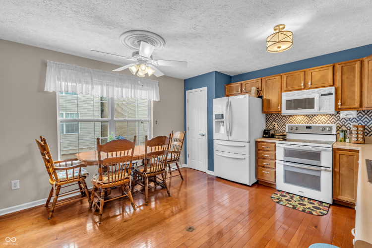 Listing Image 5