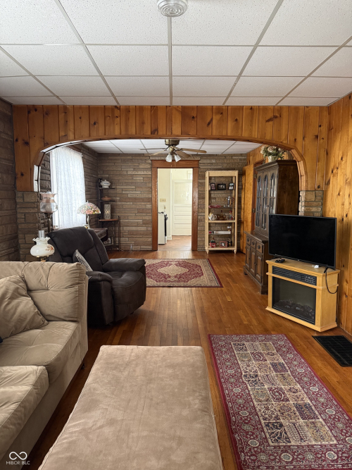 Listing Image 11