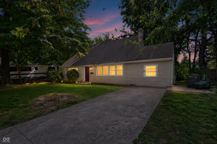 Listing Image 6