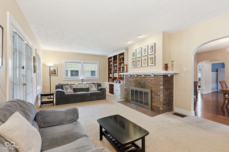 Listing Image 11