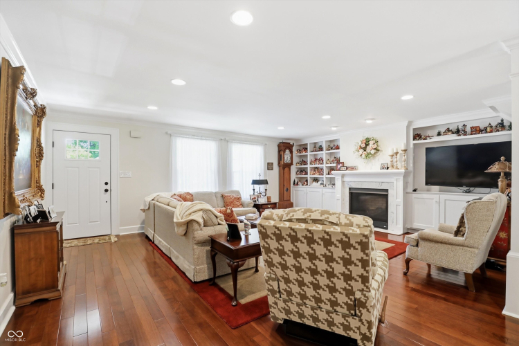 Listing Image 5