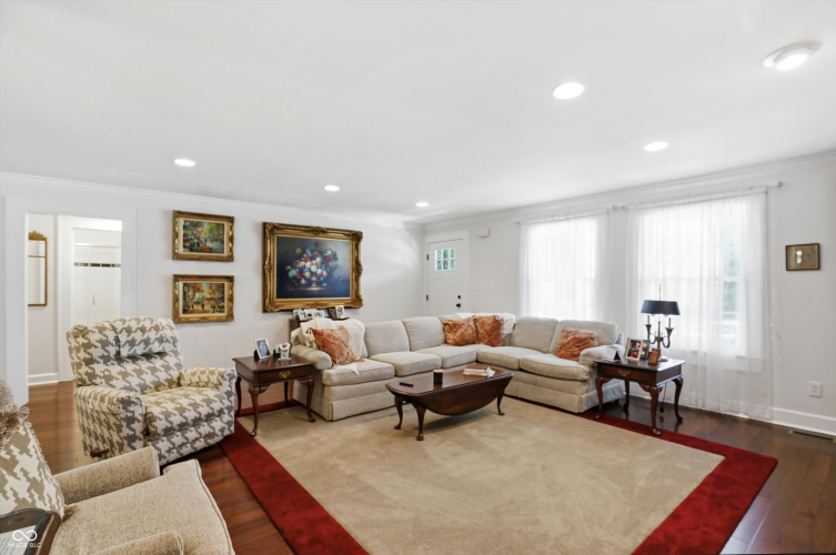 Listing Image 8