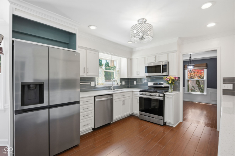 Listing Image 11