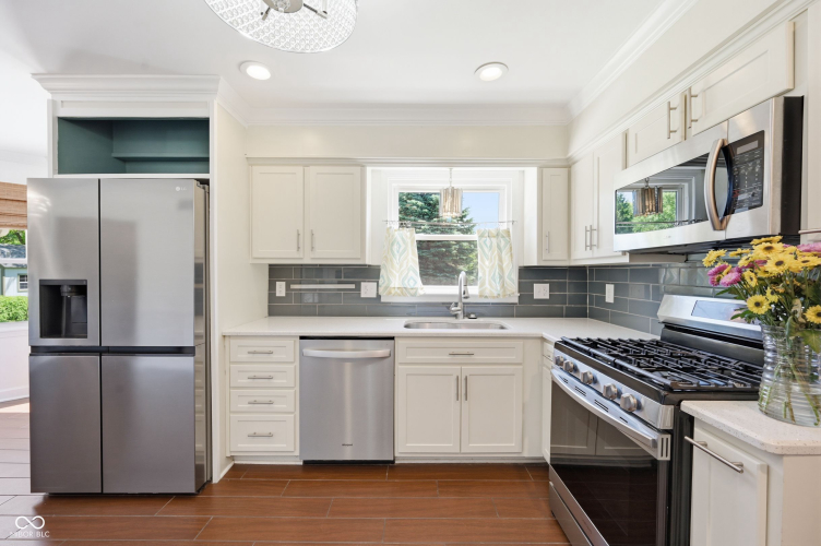 Listing Image 12