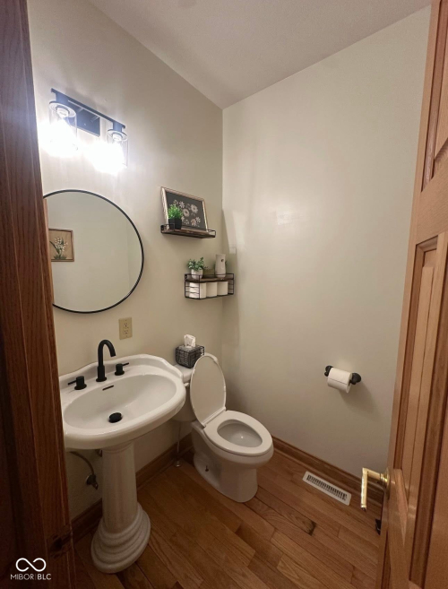 Listing Image 12