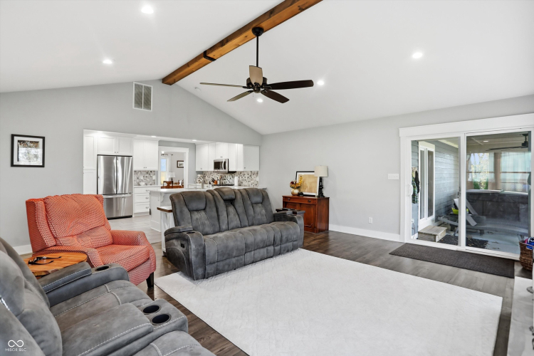 Listing Image 19