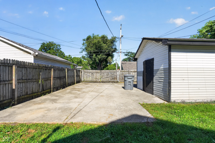 Listing Image 4
