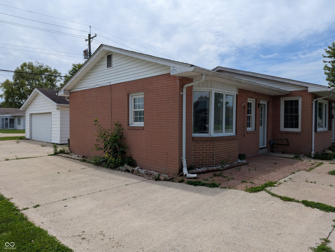 Listing Image 3