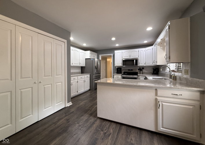 Listing Image 11