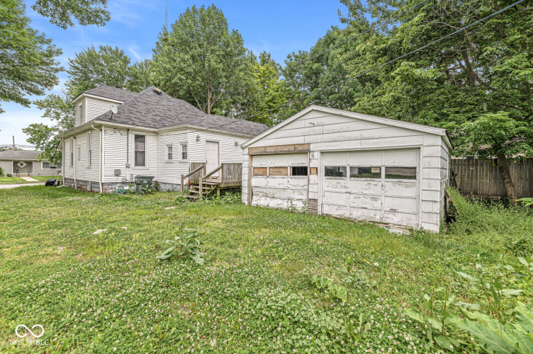 Listing Image 4