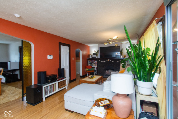 Listing Image 5
