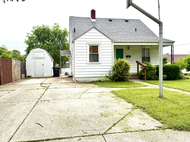Listing Image 4