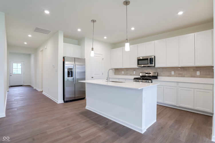 Listing Image 19