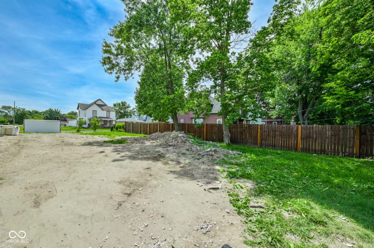 Listing Image 4
