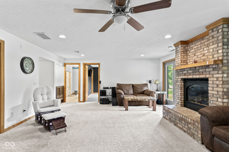 Listing Image 53