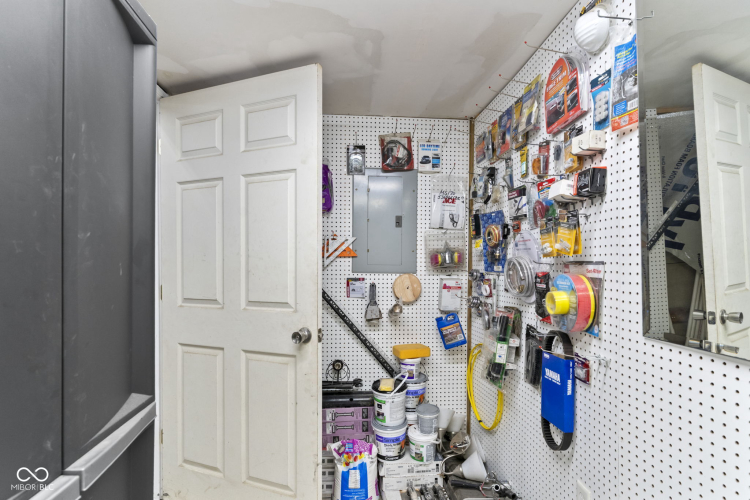 Listing Image 64