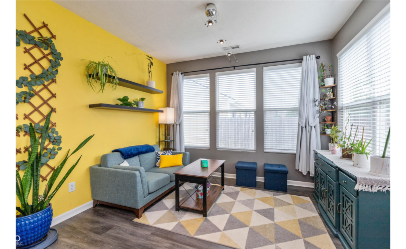 Listing Image 11