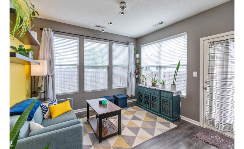 Listing Image 12