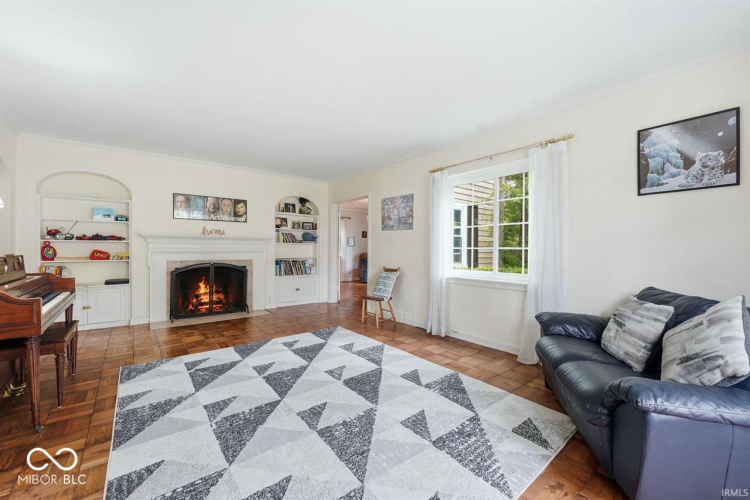 Listing Image 11