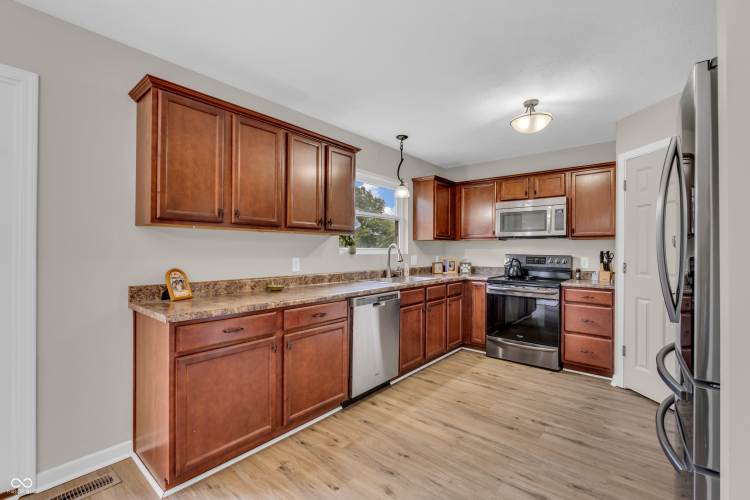 Listing Image 13