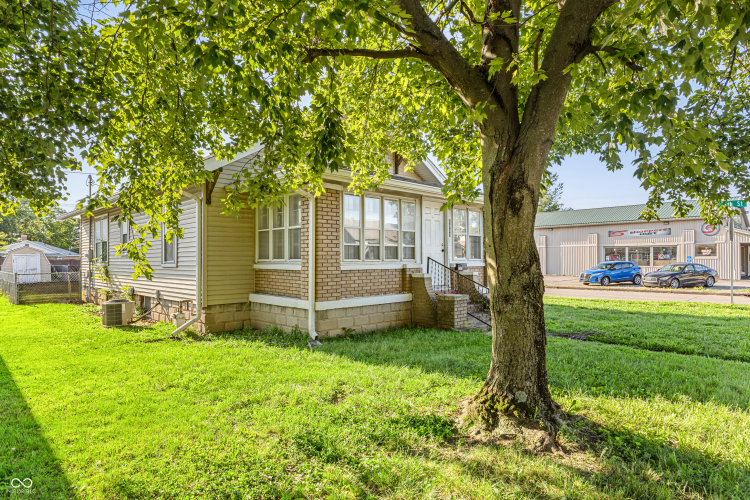 Listing Image 3