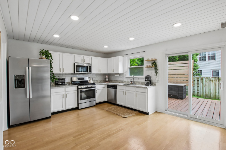 Listing Image 12