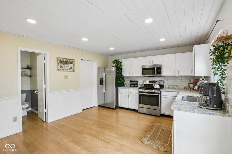Listing Image 15