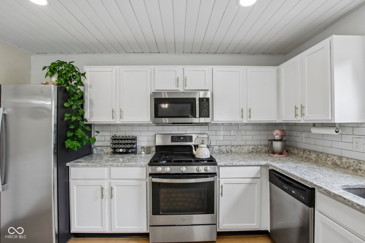 Listing Image 16