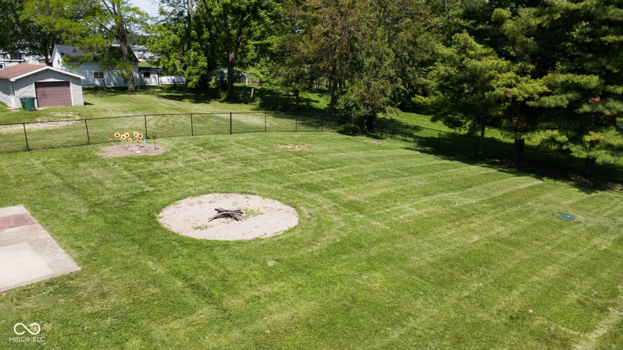 Listing Image 4