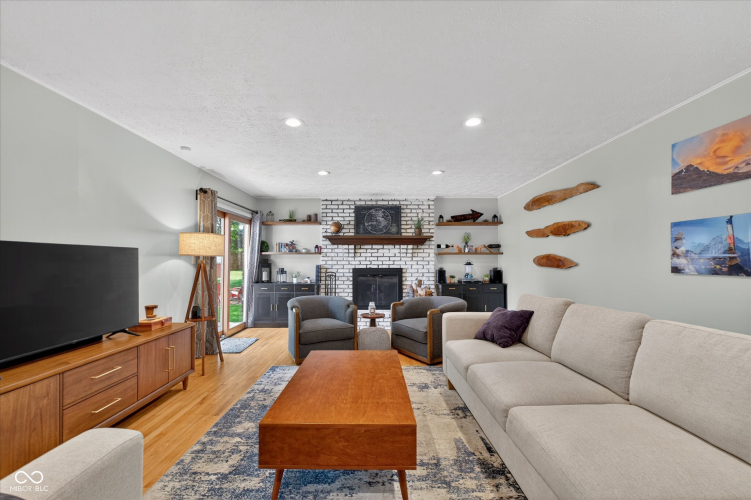 Listing Image 24