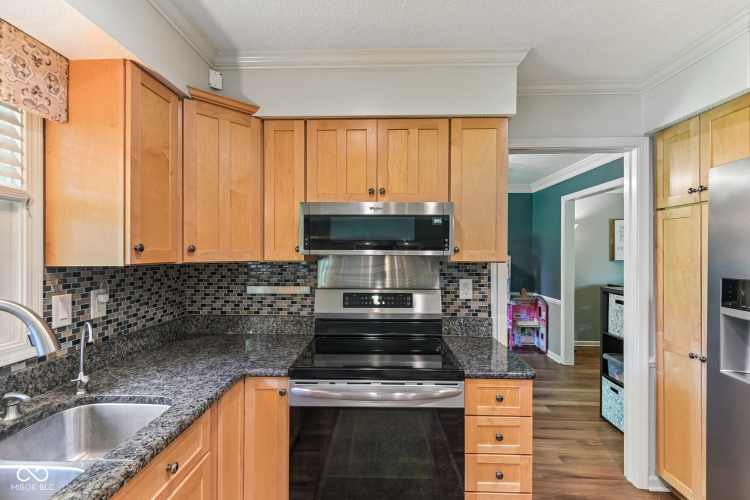 Listing Image 12