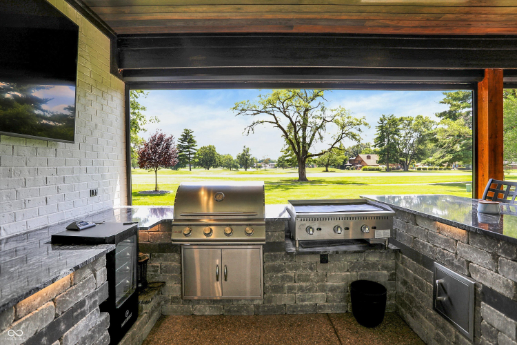 Listing Image 100