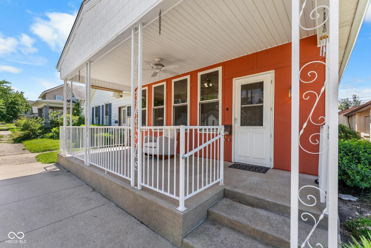 Listing Image 5