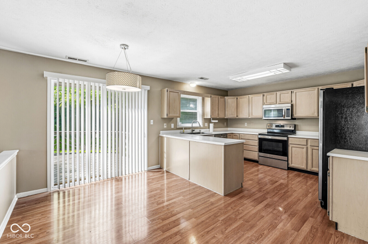 Listing Image 8