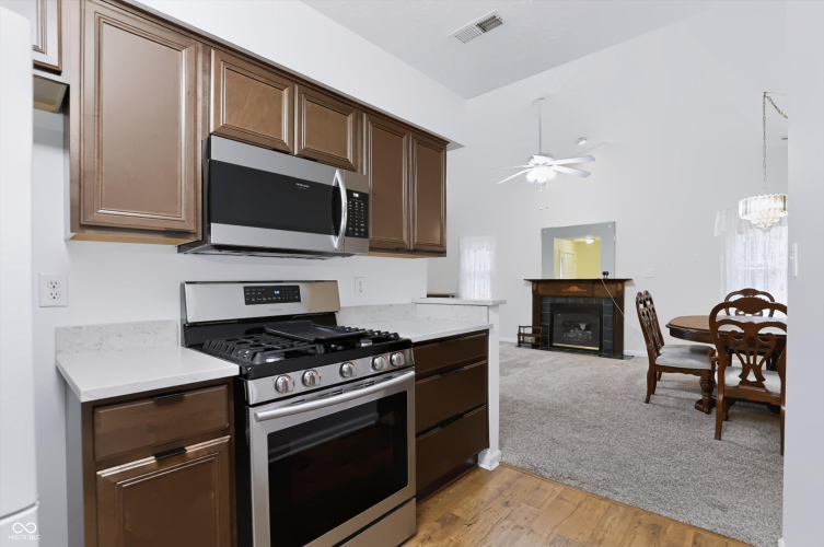Listing Image 20
