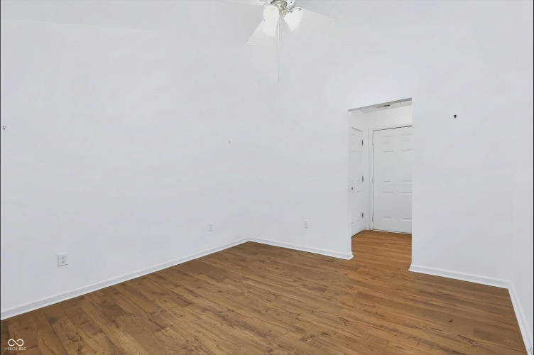 Listing Image 24